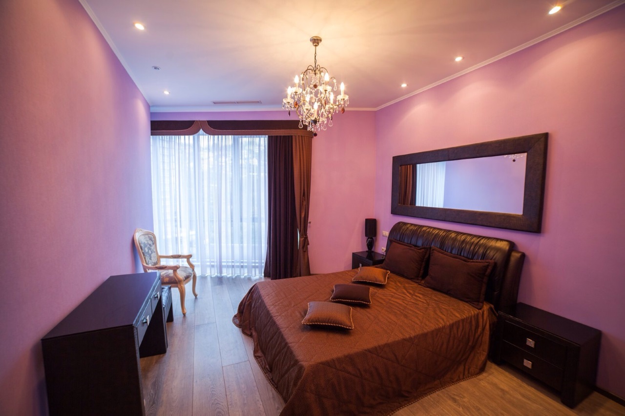 Спальня в фиолетовых цветах